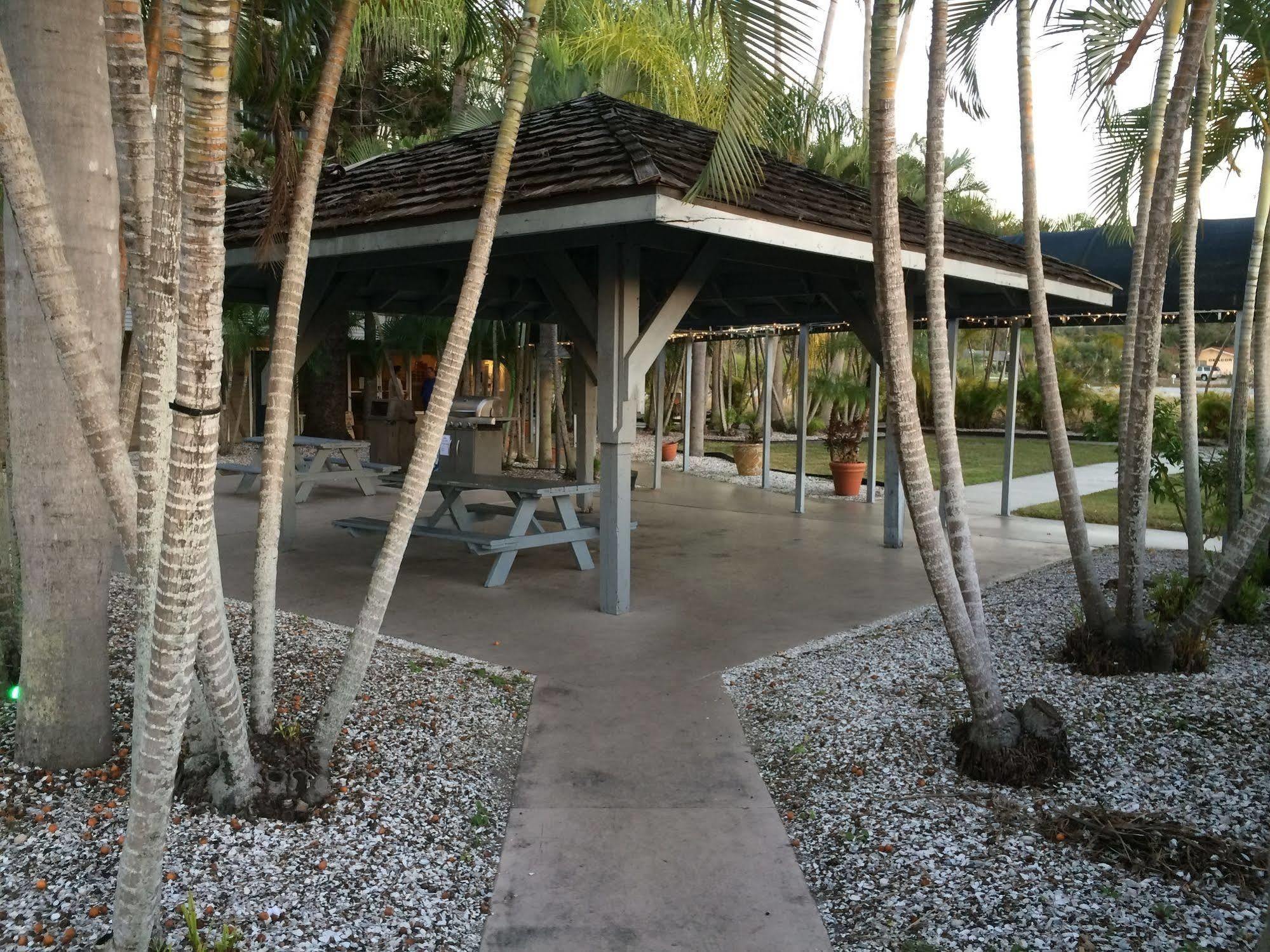 Lantern Inn & Suites - Sarasota South Bradenton Exterior foto
